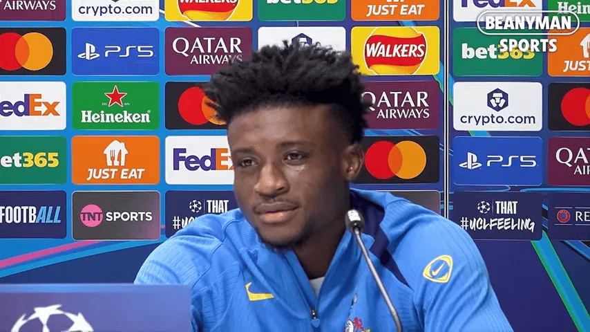 热血的 足球比赛 - 防守反击